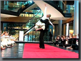 Le Carré d'Art, dance school in Strasbourg - Nu-pieds sur les routes de l'Europe - portes ouvertures du Parlement européen de Bruxelles - image 3