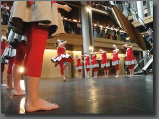 Le Carré d'Art, dance school in Strasbourg - Nu-pieds sur les routes de l'Europe - portes ouvertures du Parlement européen de Strasbourg et de Bruxelles - image14