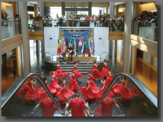 Le Carré d'Art, dance school in Strasbourg - Nu-pieds sur les routes de l'Europe - portes ouvertures du Parlement européen de Bruxelles - image 6